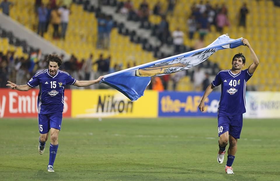 أمجد راضي وأسامة علي يحتفلان بلقب النسخة الماضية