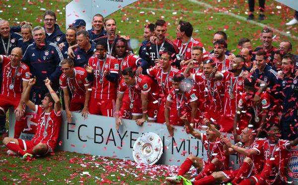 بايرن ميونيخ يستحوذ علي تشكيلة الموسم بالدوري