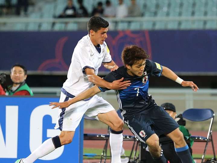 جانب من لقاء إيطاليا واليابان