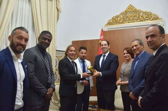 من استقبال يوسف الشاهد لنجوم الكرة العالمية السابقين