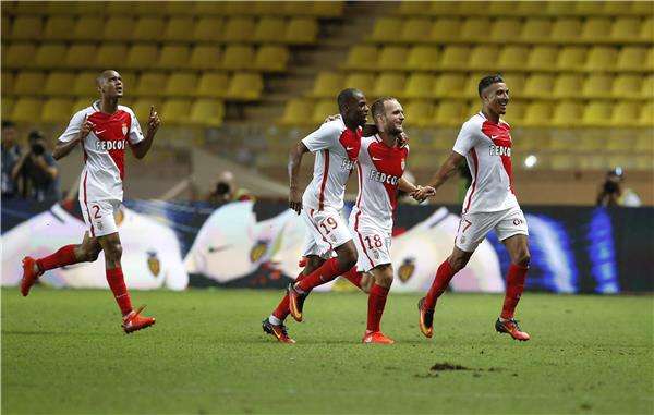 فابينهو مع لاعبي موناكو