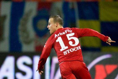  ميروسلاف ستوتش يحتفل بتسجيل الهدف الثاني لتفينتي