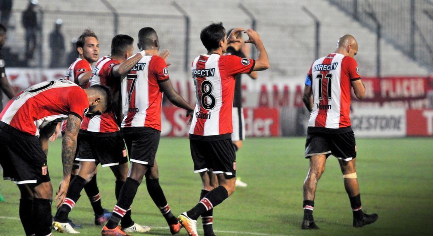 إستوديانتس