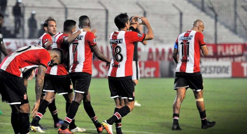 إستوديانتس