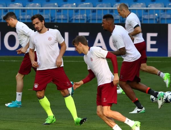 بواتينج مع لاعبي بايرن ميونيخ