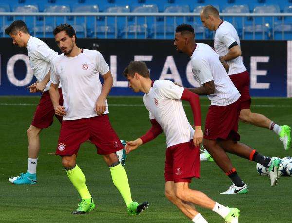 بواتينج مع لاعبي بايرن ميونيخ