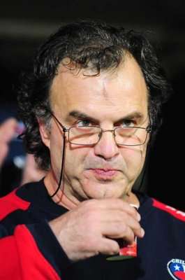 مارشيلو بيالسا على عاتقه تقع مهمة تحقيق الطموحات الشيلية