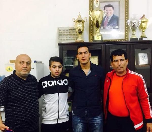 جانب من التوقيع