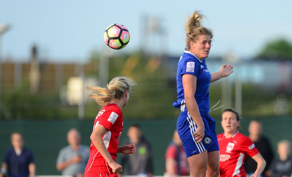  لاعبة الوسط ميلي بريدج في اللقاء