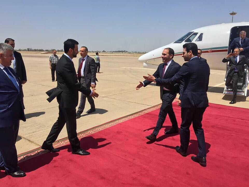 استقبال الأمير علي في مطار بغداد