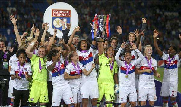 فرحة لاعبات ليون باللقب