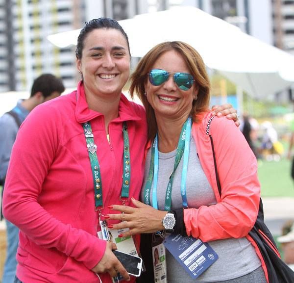 سلمى المولهي بصحبة أنس جابر 