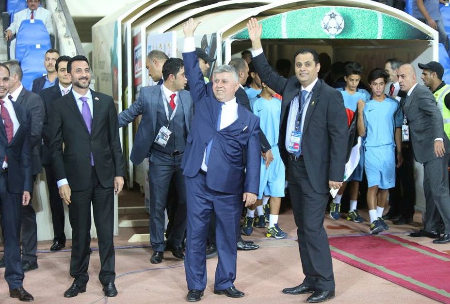 رئيس الاتحاد مع أمين عام اللجنة الأولمبية