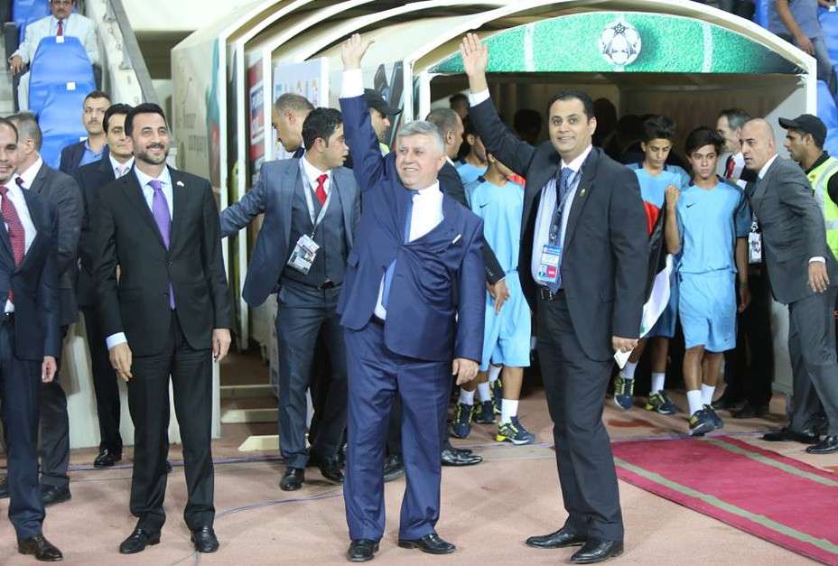 رئيس الاتحاد مع أمين عام اللجنة الأولمبية