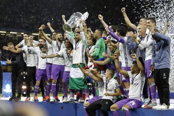 لحظة تتويج الريال باللقب 