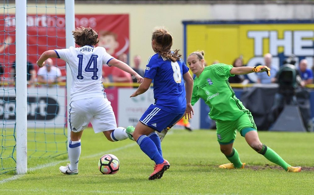 المهاجمة فرانسيسكا كيربي تحرز الهدف الثاني لتشيلسي