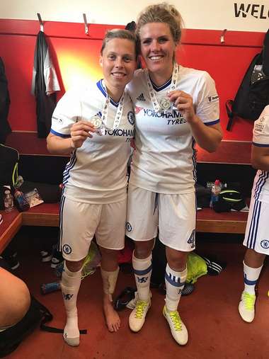 فرحة اللاعبات باللقب