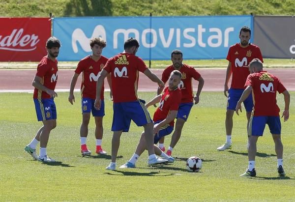 جانب من تدريبات المنتخب الإسباني