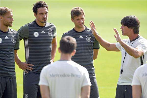 لوف وسط لاعبي ألمانيا