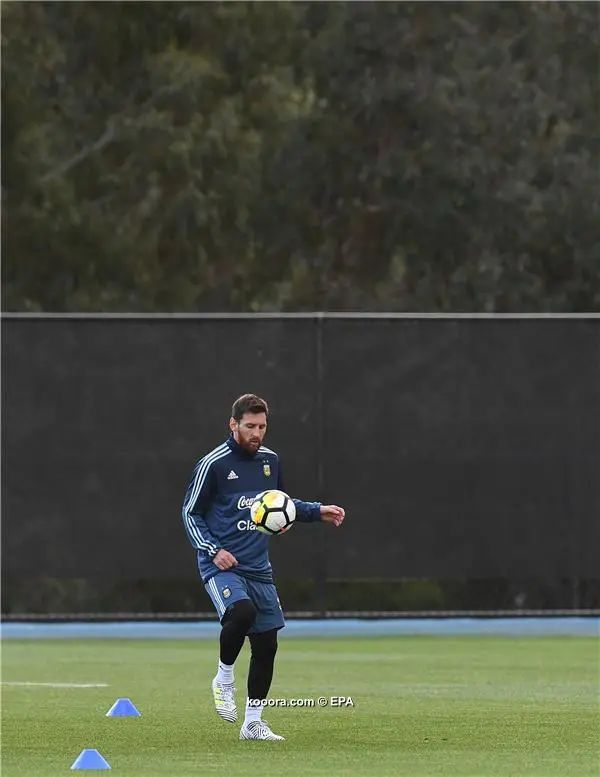 ?i=epa%2fsoccer%2f2017-06%2f2017-06-05%2f2017-06-05-06011671_epa