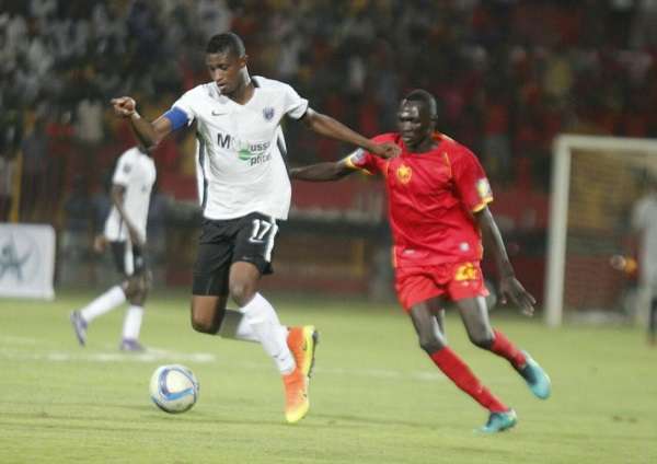 لقطة من مباريات الدور التمهيدي للبطولة