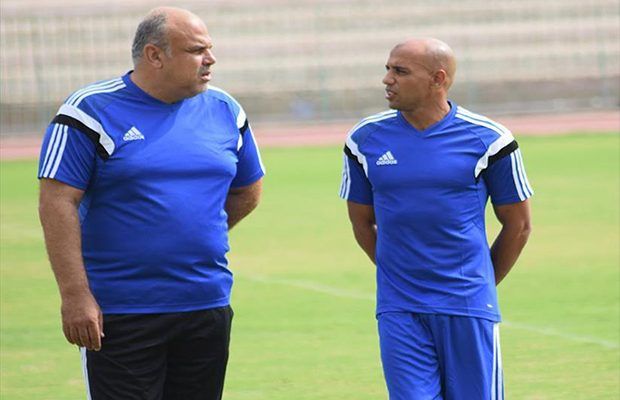 علاء عبد الغني (يمين)