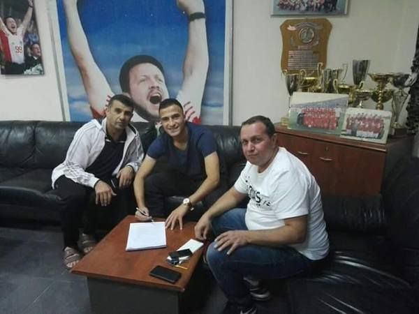 من توقيع عادل أبو هضيب