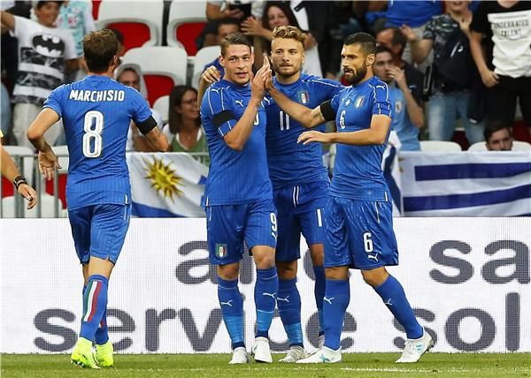 فرحة لاعبي إيطاليا