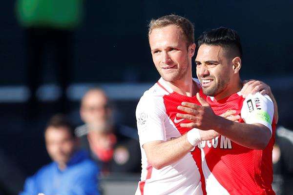  فالير جيرمان مع زميله راداميل فالكاو