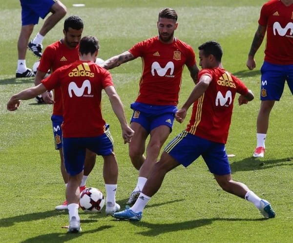 جانب من تدريبات المنتخب الإسباني