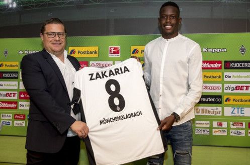 زكريا أثناء تقديمه