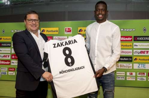 زكريا أثناء تقديمه