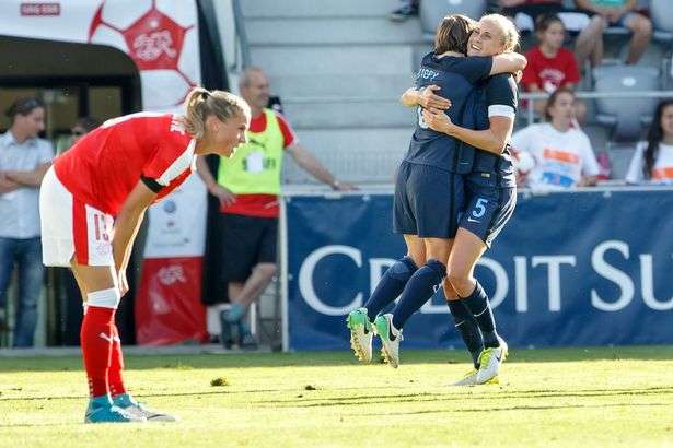 فرحة لاعبات إنجلترا بالهدف الثاني