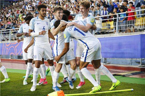 فرحة شباب إنجلترا