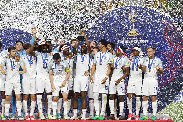 تتويج منتخب إنجلترا