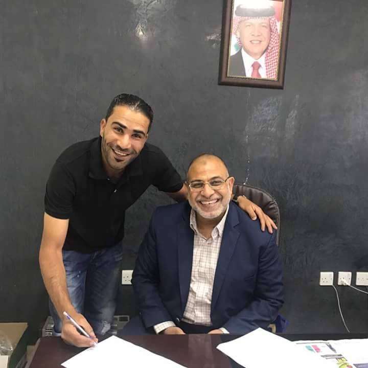 جانب من توقيع العرامين بحضور جهاد عطية