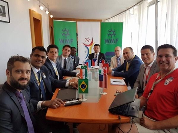 من الاجتماع