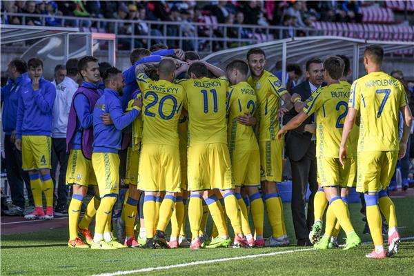 فرحة لاعبي أوكرانيا