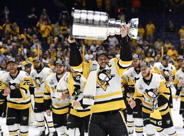 تتويج فريق بيتسبرج بنجوينز
