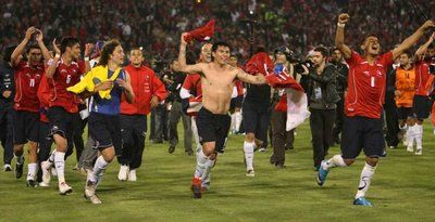 فرحة لاعبي منتخب الشيلي بتاهلهم لمونديال جنوب افريقيا 2010