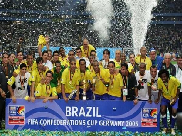 منتخب البرازيل يتوج ببطولة 2005