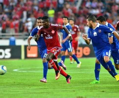 جانب من مواجهة سابقة بين الفريقين