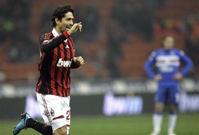 فرحة بوريللو بالهدف الأول في المباراة لمصلحة الميلان