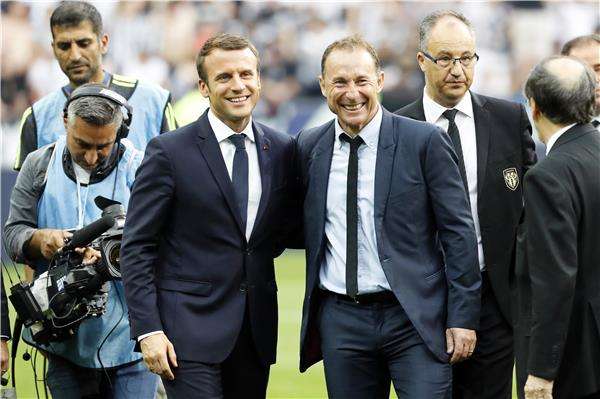 جان بيير بابان (يمين)