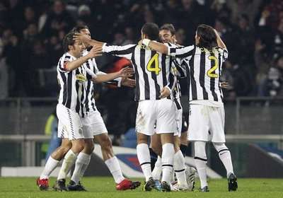 فرحة نجوم يوفنتوس بالهدف الأول للفريق