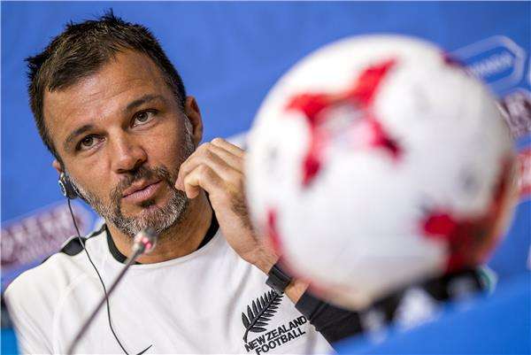 أنتوني هودسون خلال المؤتمر الصحفى