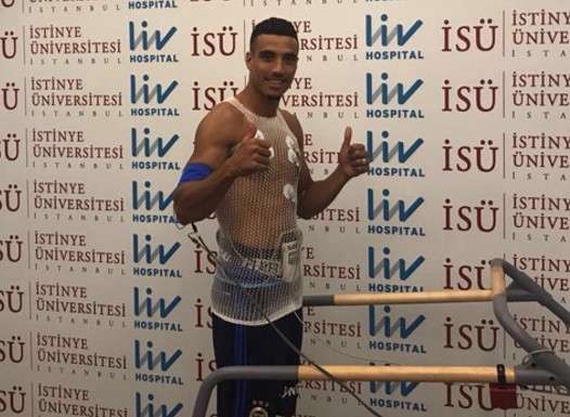 نبيل درار أثناء اجتياز الكشف الطبي