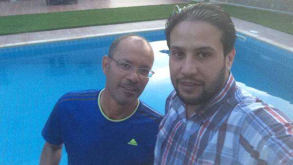  جمال بونوارة (يسار)