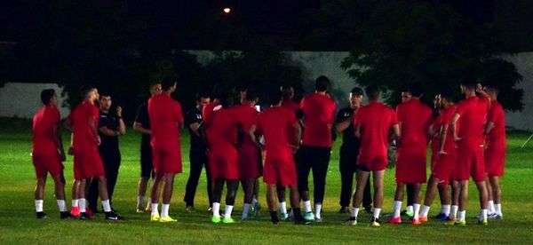 جانب من تدريبات النجم الساحلي أمس