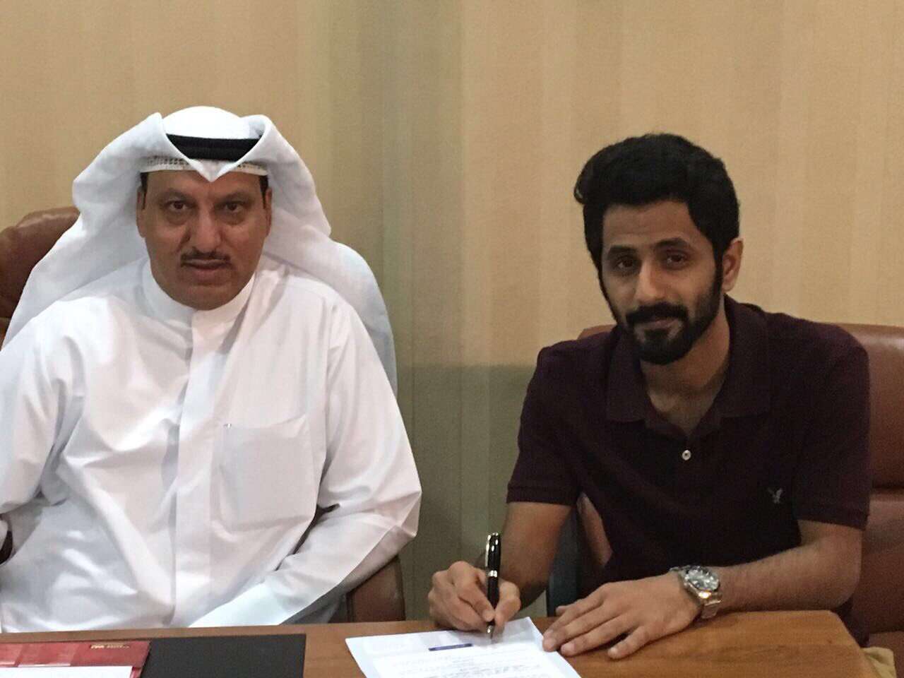 جانب من توقيع العقد